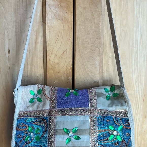 Embroidered Jewel Burlap
Crossbody Satchel NEW - Picture 2 of 9